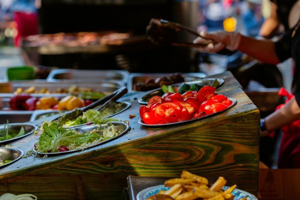 Maîtrisez l"art des œufs bénédicte exquis grâce à une sauce hollandaise maison simplifiée !